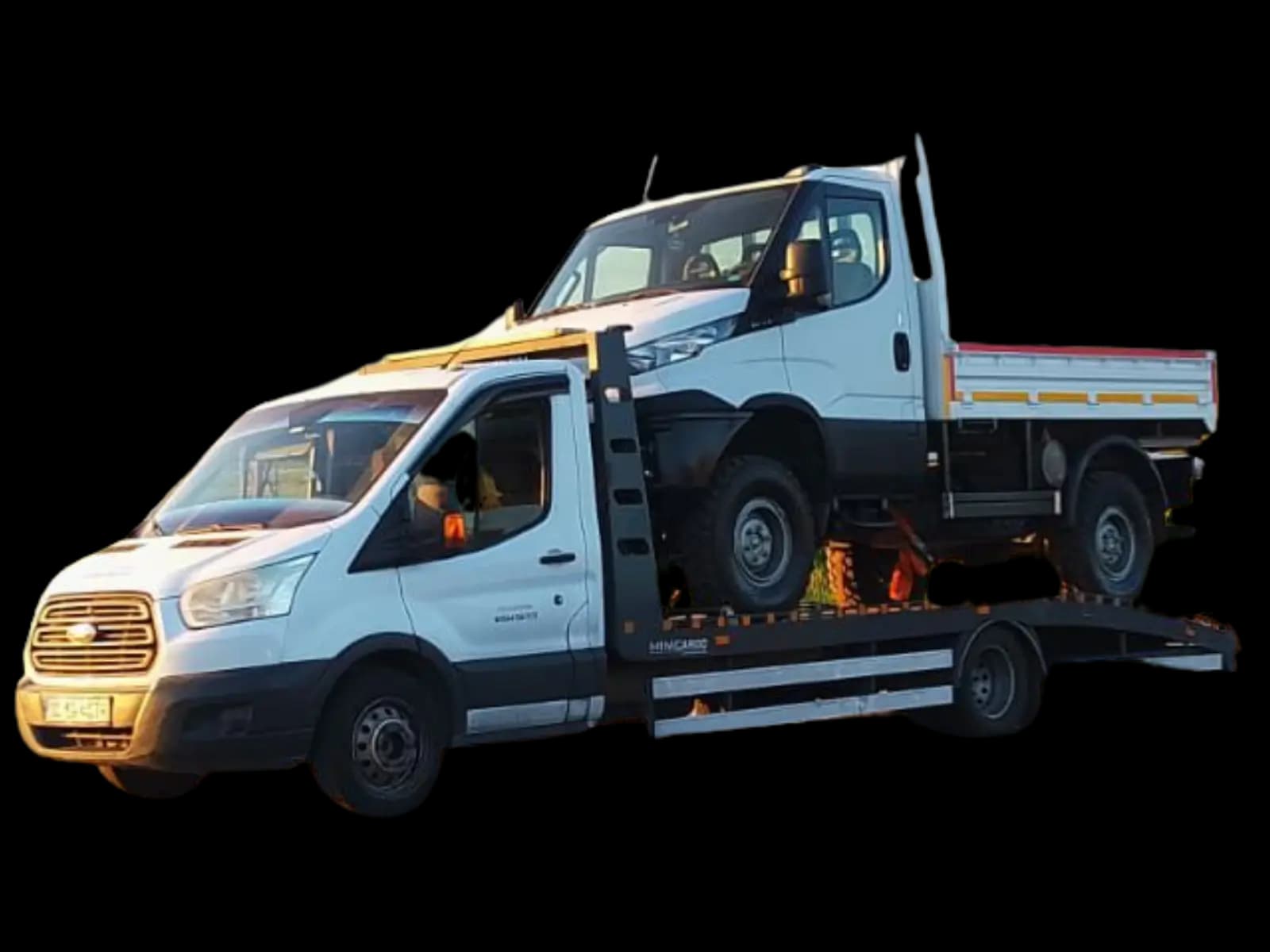 Yolda arızalanmış araca yardım eden çekici